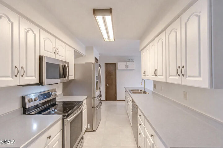 Property Photo:  601 Interstate Avenue W  ND 58503 