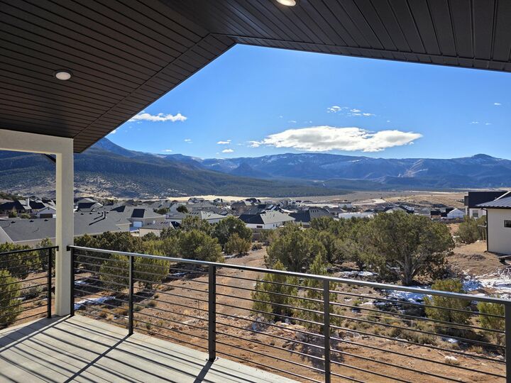 Property Photo: 3043 W Rock Ridge Rd UT 84720