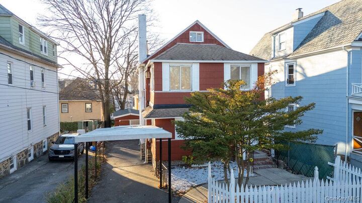 Property Photo:  22 Chestnut Place  NY 10553 