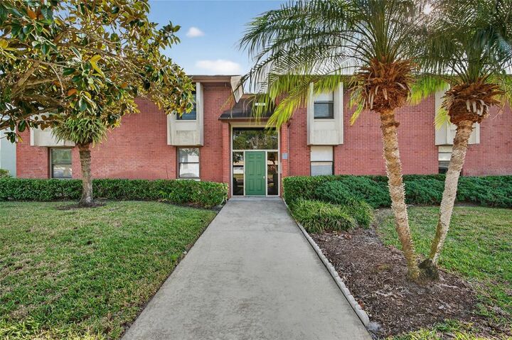 Property Photo: 214 Caryl Way FL 34677