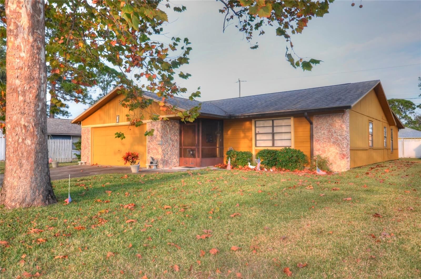 Property Photo: 3307 Willow Oak Drive FL 32141