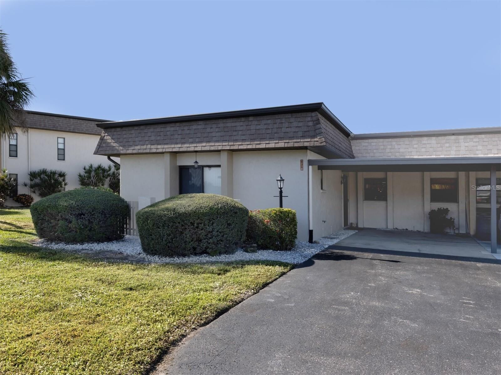 Property Photo: 1718 Lakeside Drive 1714-D FL 34293