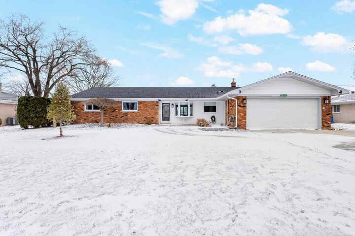 39520 Venetian Drive  Harrison Twp MI 48045 photo