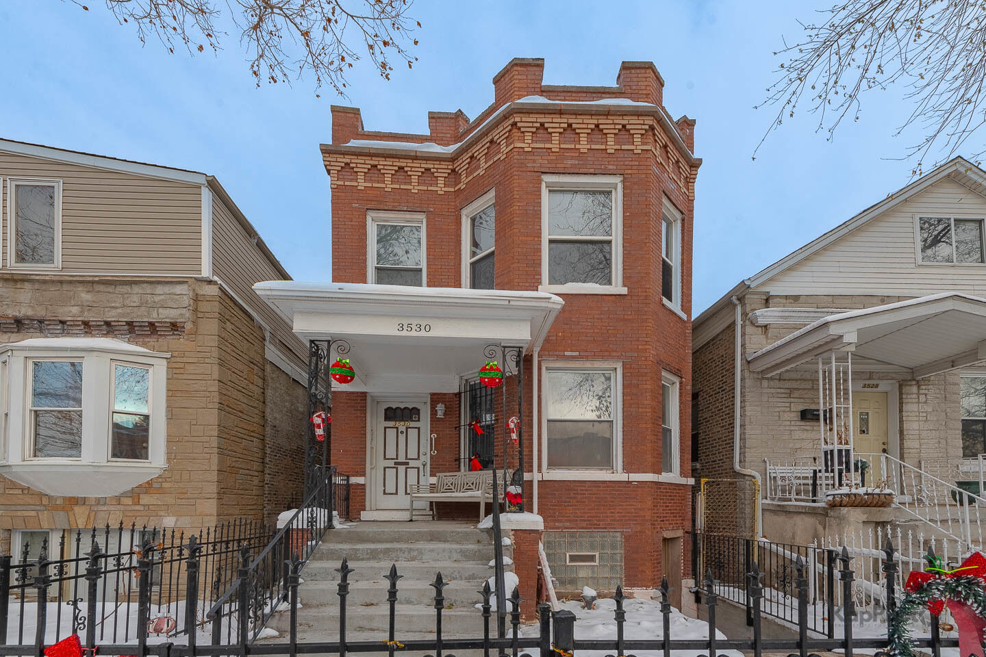 Property Photo:  3530 W Evergreen Avenue 2  IL 60651 