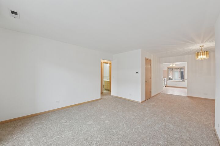 Property Photo: 5413 N Milwaukee Avenue 3B IL 60630