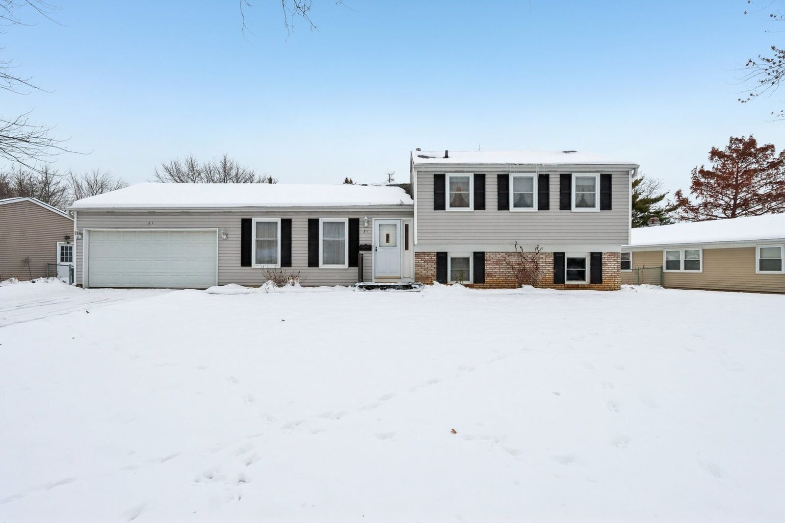 Property Photo:  21 Cumberland Drive  IL 60194 