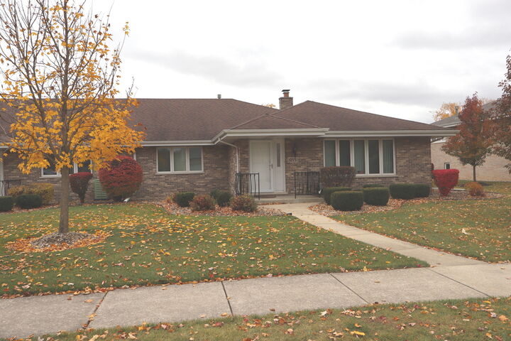 10551 Eagle Ridge Drive 127  Orland Park IL 60467 photo