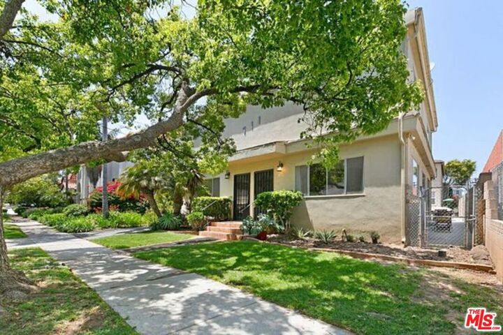 Property Photo:  711 Grant Street  CA 90405 