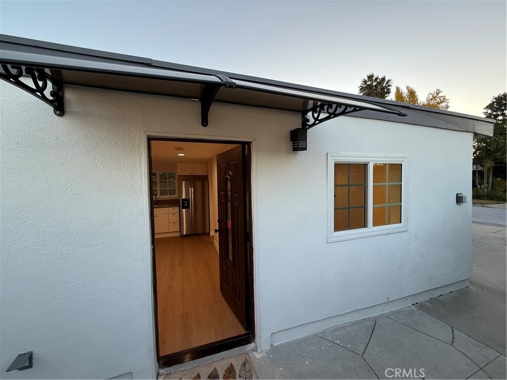 Property Photo: 6538 Kelvin Ave CA 91306