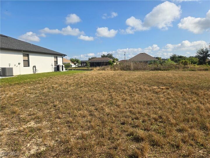 Property Photo:  315 NE 17th Place  FL 33909 