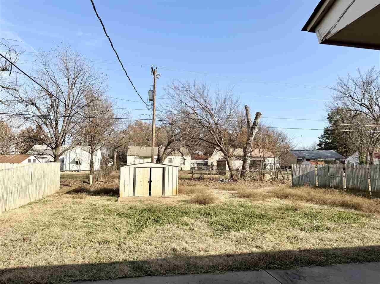 Property Photo:  1001 N Elm Street  OK 74601 