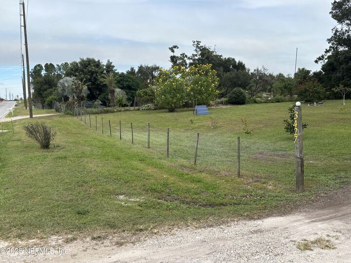 Property Photo: 3427 Golden Gem Road FL 32227