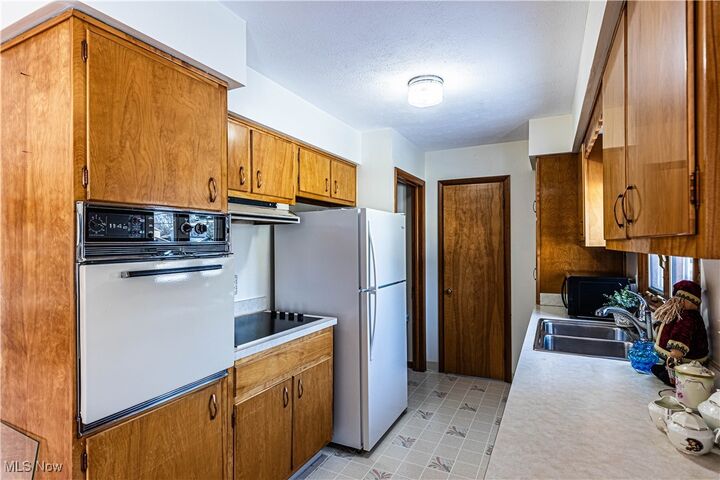 Property Photo: 505 E Friendship Street OH 44256