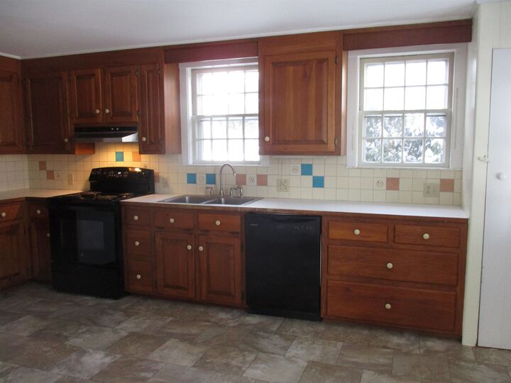 Property Photo: 48 Perkins Lane NH 03084