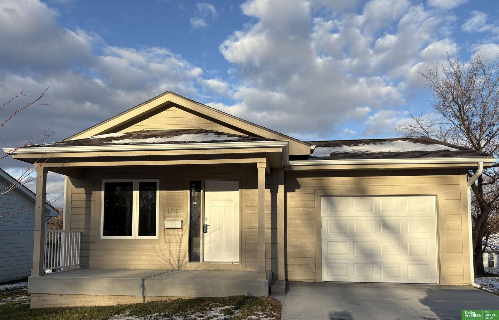 Property Photo: 2269 N 38 Avenue NE 68111