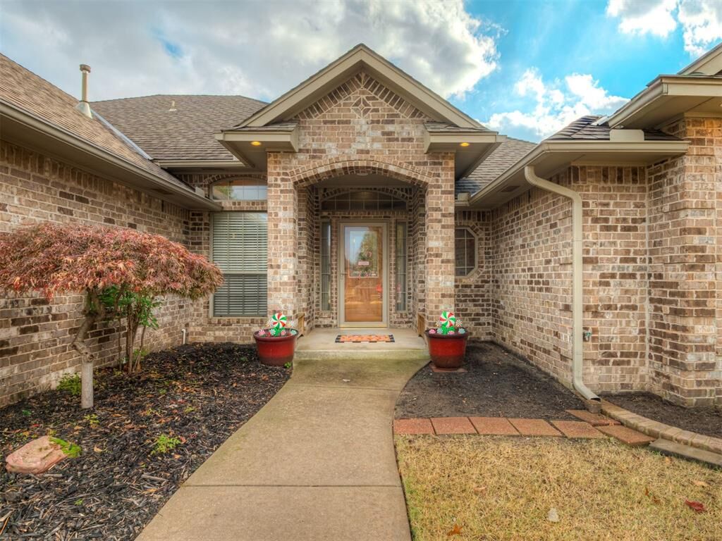 Property Photo: 1504 SW 136th Street OK 73170