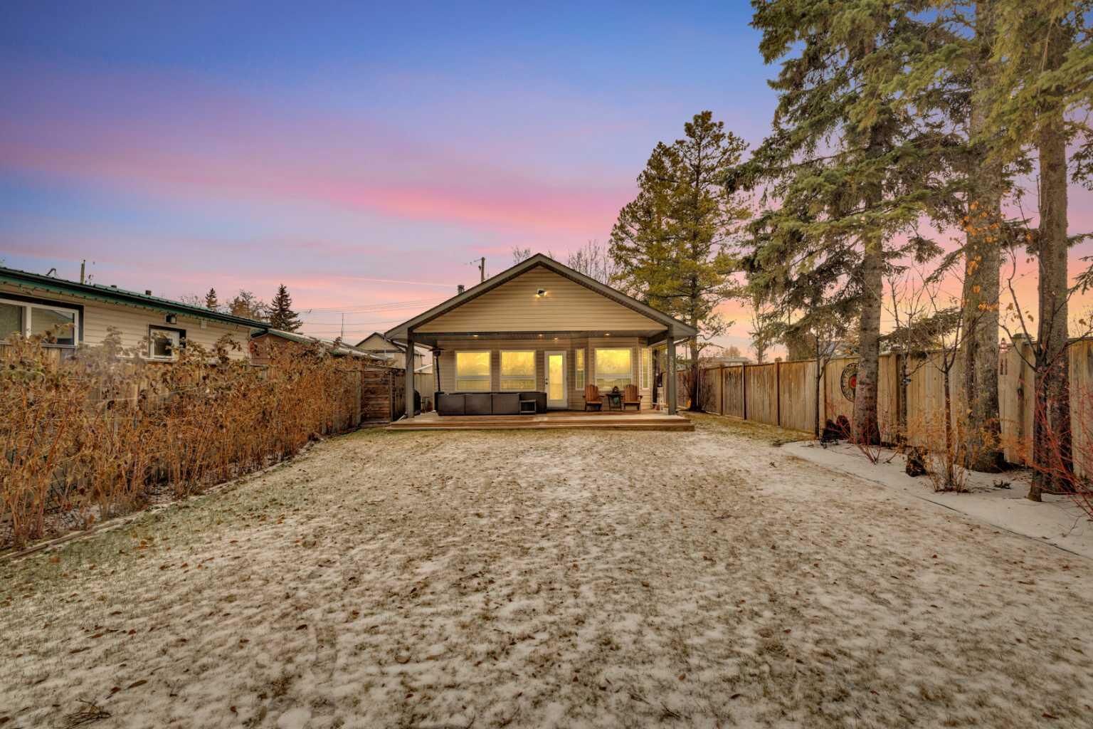 Property Photo: 5003 36 Street AB T4S 1B2