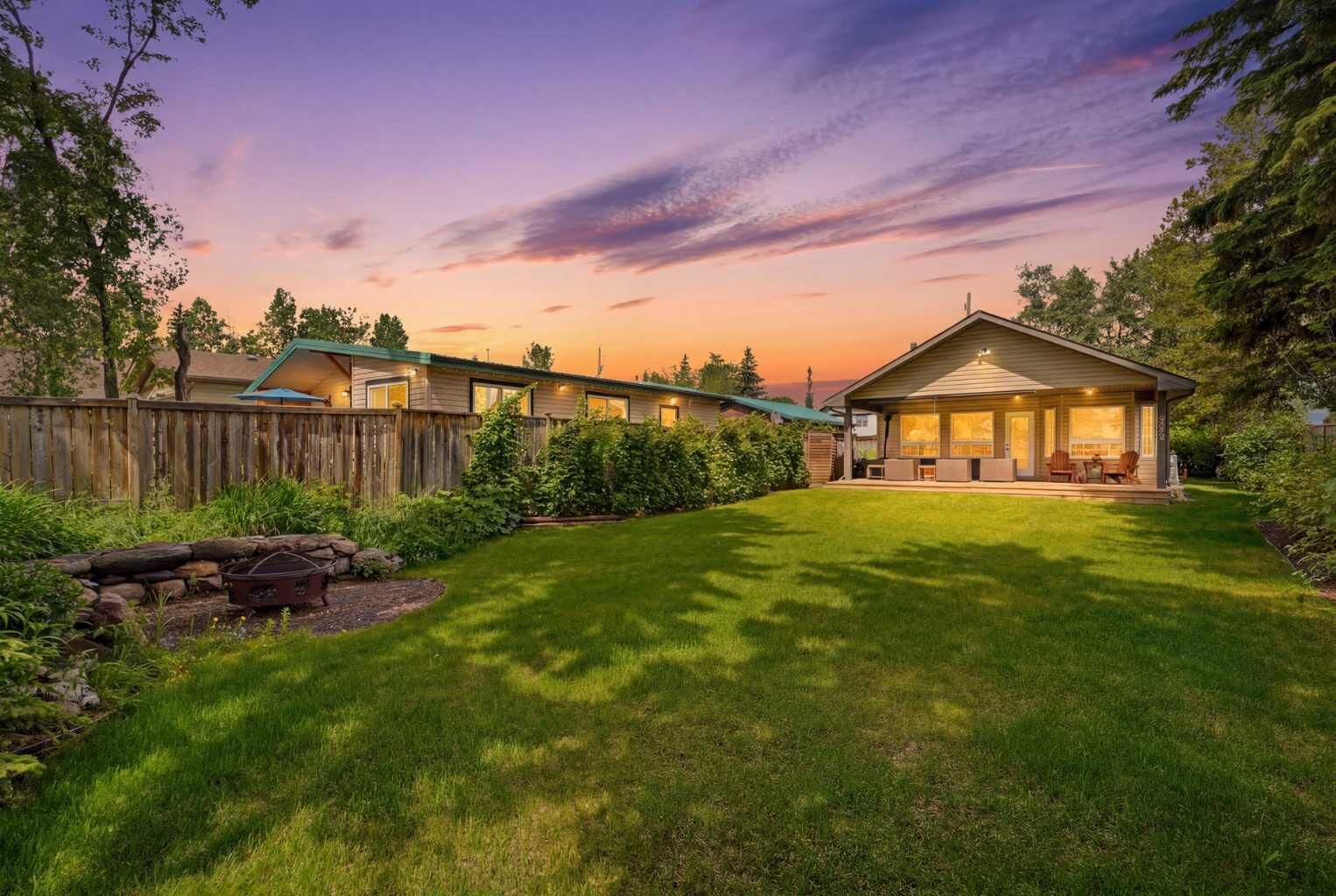 Property Photo:  5003 36 Street  AB T4S 1B2 