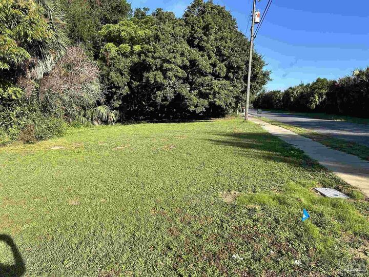 Property Photo: 2809 N Hayne St FL 32503