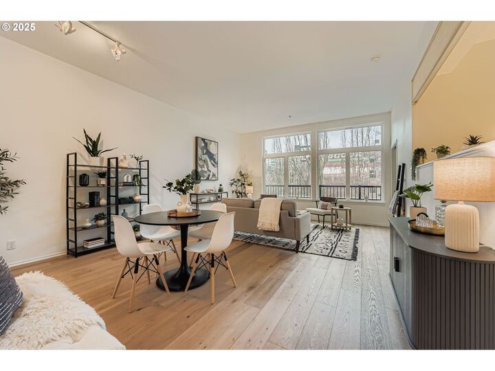 Property Photo: 618 NW 12th Ave 404 OR 97209