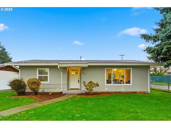 6704 SE Nehalem St  Portland OR 97206 photo