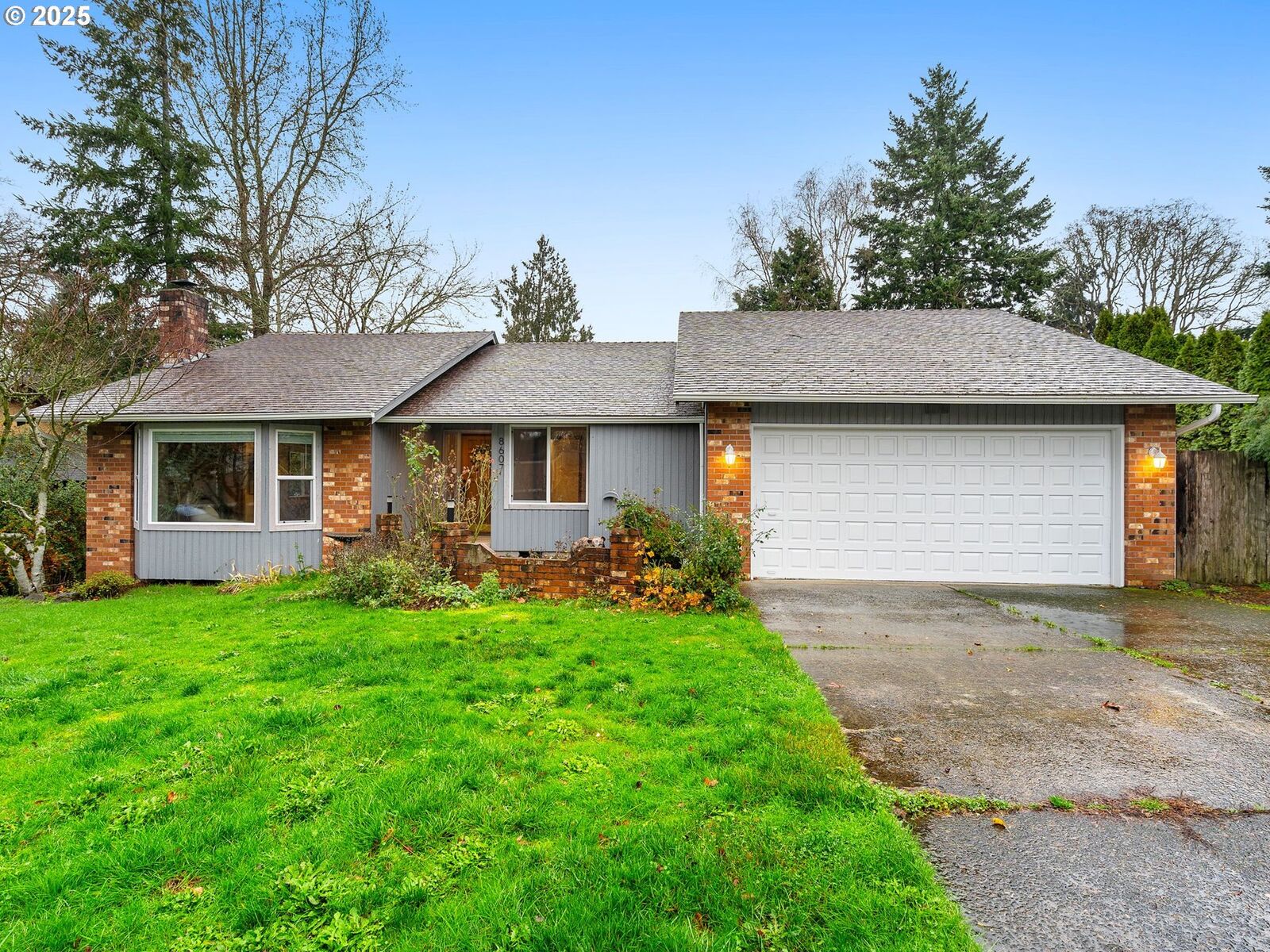 Property Photo:  8607 NW 4th Ave  WA 98665 