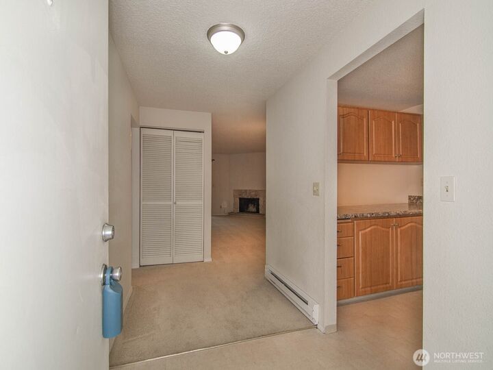Property Photo: 14527 NE 40th Street G204 WA 98007