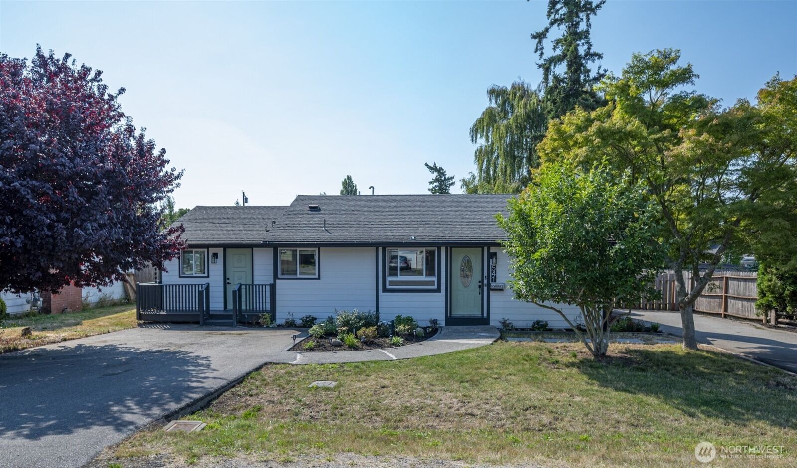 Property Photo:  541 SE 5th Avenue  WA 98277 