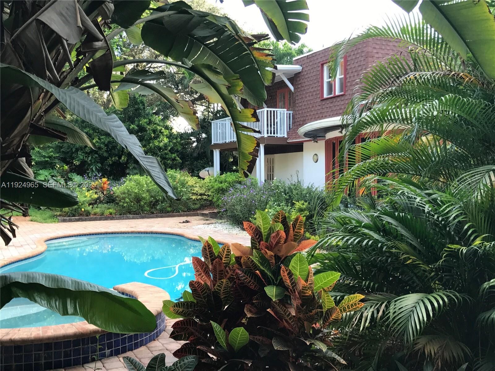 Property Photo: 325 Bayberry Dr FL 33317