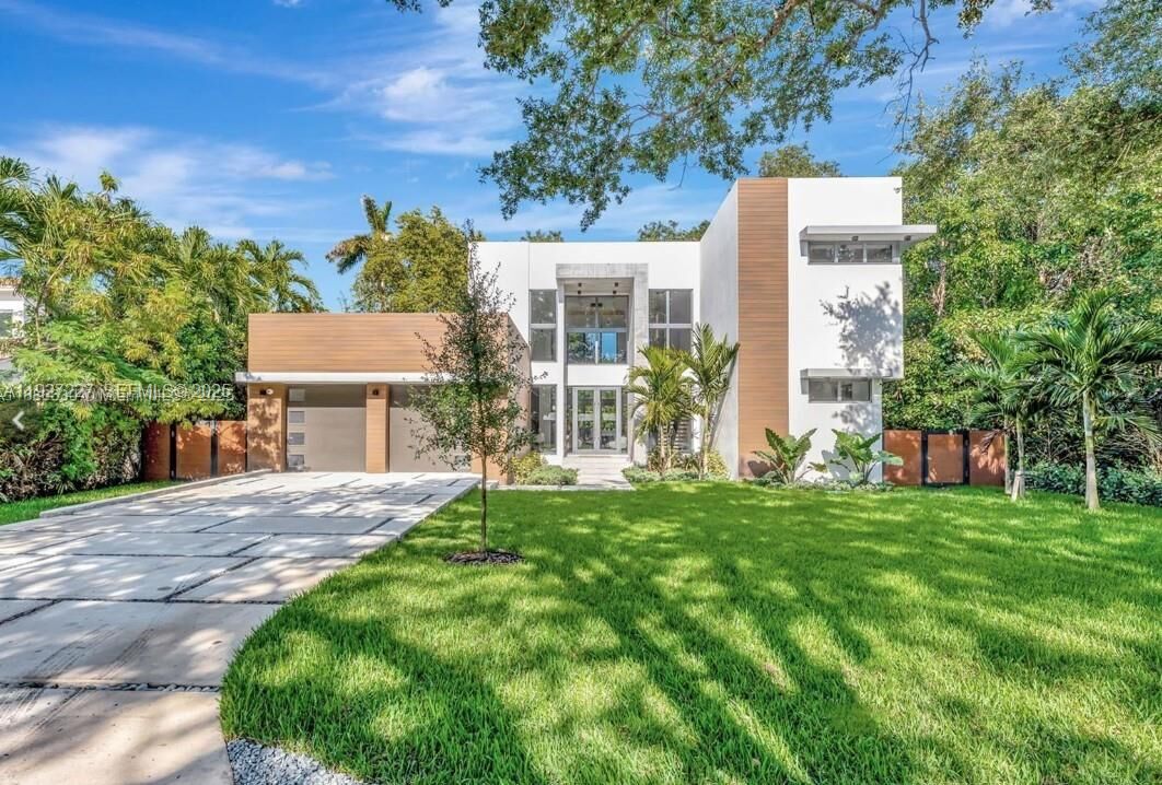 Property Photo: 11143 NE 8th Ave FL 33161