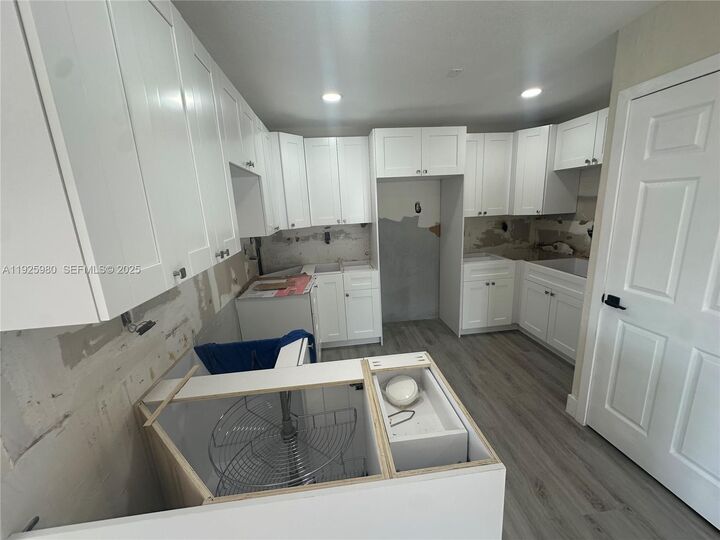 Property Photo:  659 E 19th St 659  FL 33013 