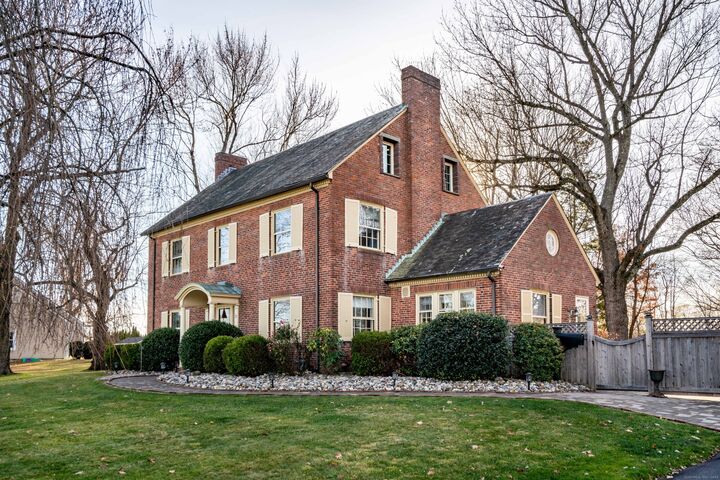 Property Photo:  33 Golf Road  CT 06109 