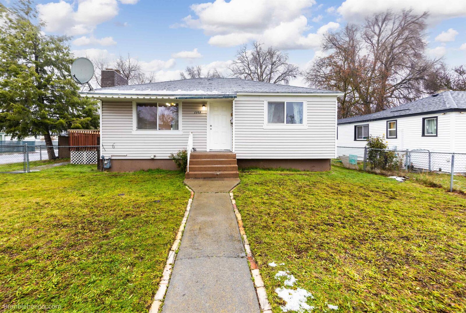 Property Photo: 2203 E Marshall Ave WA 99207