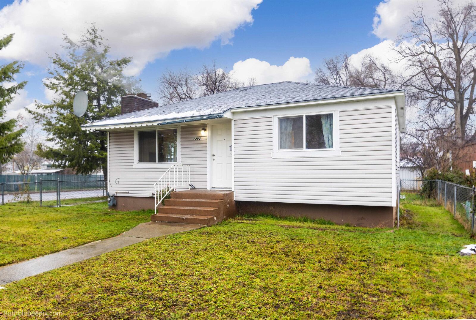 Property Photo:  2203 E Marshall Ave  WA 99207 