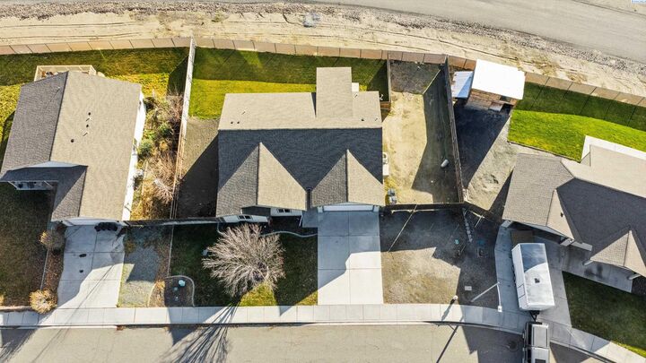 Property Photo:  612 Botaka Loop  WA 99320 