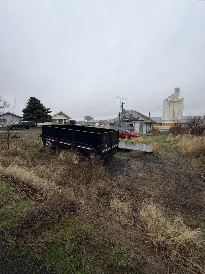 Property Photo: 511 S Crystal Ave WA 99143