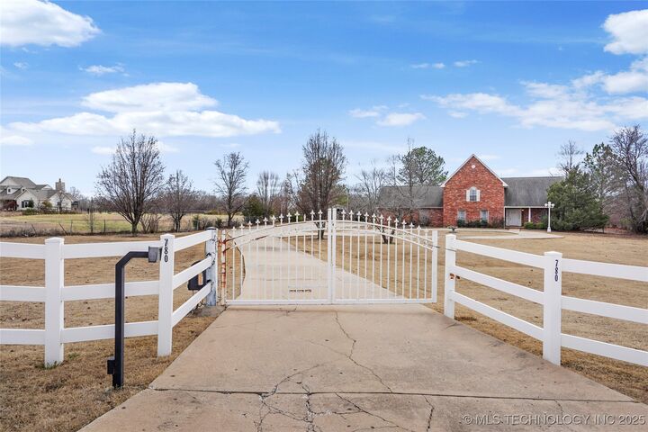 Property Photo:  780 W 121st Street S  OK 74037 