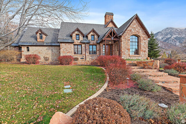 Property Photo: 986 N Sunbrook Cir UT 84004