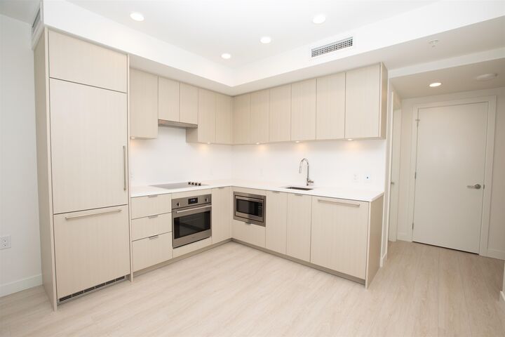 13675 107A Avenue 2206 — photo 1