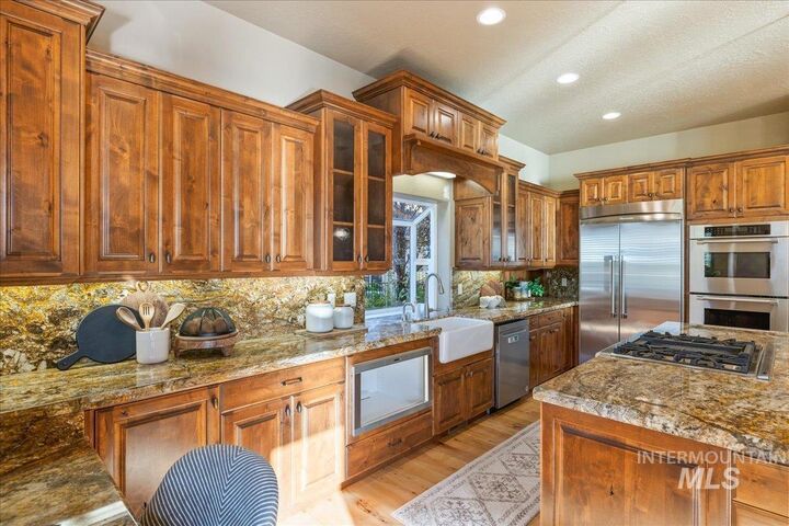 Property Photo: 1479 W Oakhampton Dr ID 83616