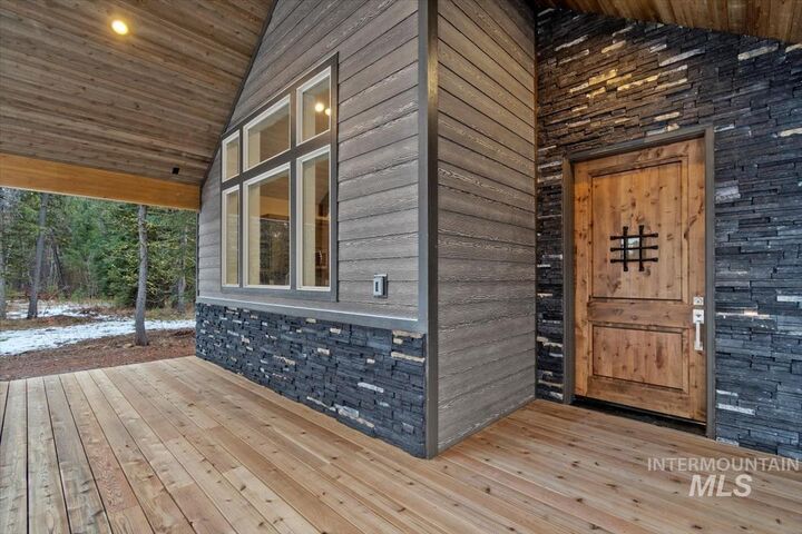 Property Photo: 136 Jacks Loop ID 83615