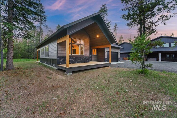 Property Photo:  136 Jacks Loop  ID 83615 