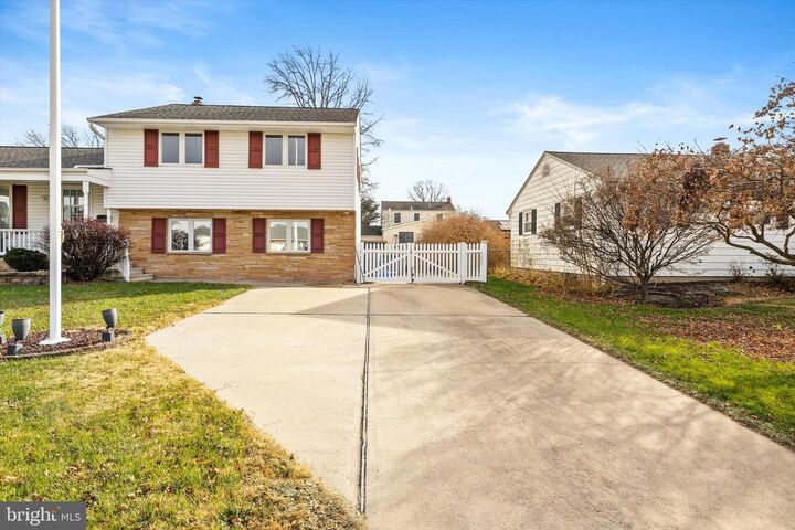 Property Photo:  90 Hempstead Road  NJ 08610 