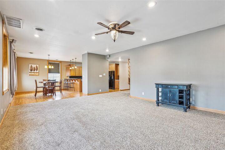 Property Photo:  511 1st Ave  IA 52349 