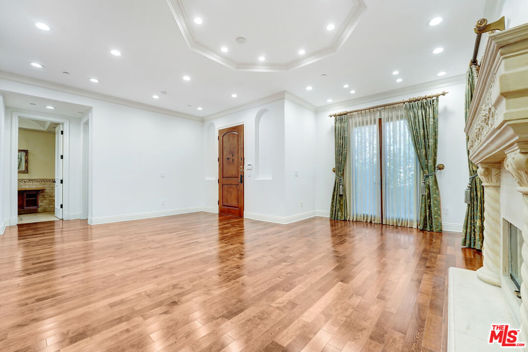 Property Photo: 219 S Willaman Dr CA 90211