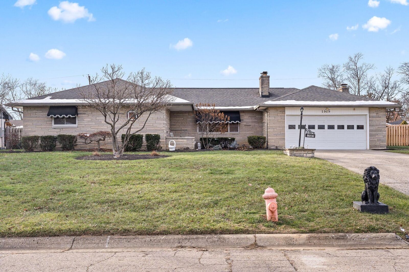 Property Photo: 1585 Peace Place OH 43209