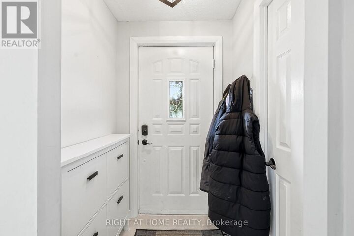 Property Photo: 1633 Lafrance Drive ON K1E 2L7