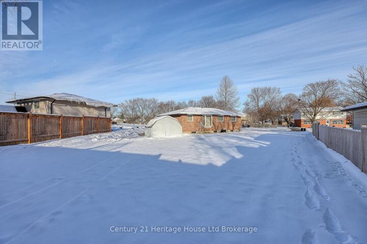 Property Photo:  816 Pavey Street  ON N4S 2M1 