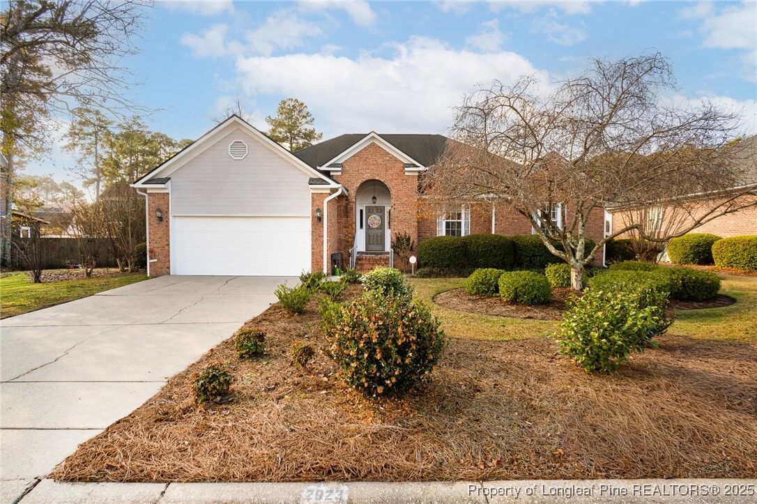 Property Photo:  2923 Rosecroft Drive  NC 28304 