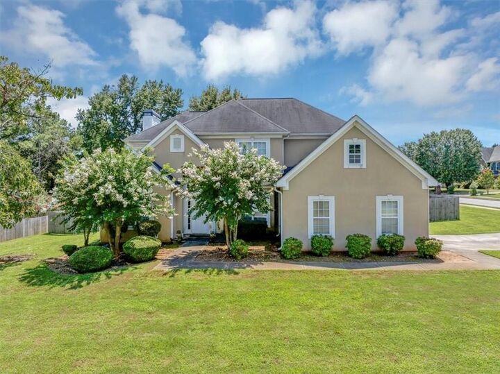 Property Photo: 646 Autumn Leaf Circle GA 30253